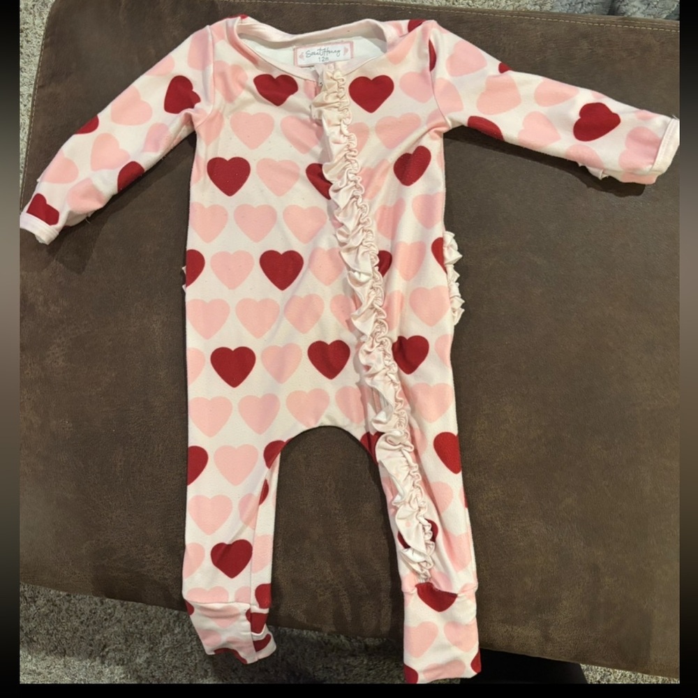 SweetHoney hearts lounge. 12 months.